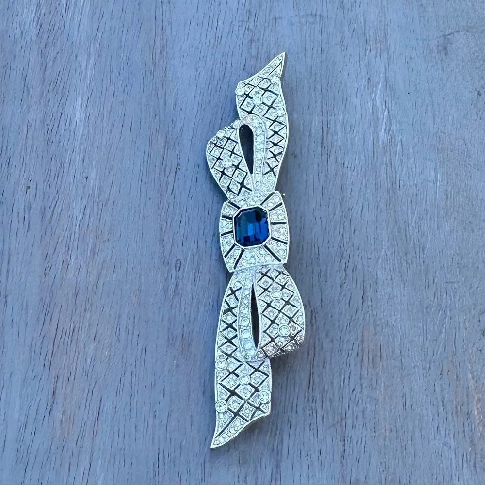 Vintage Rhinestone Bow Brooch - Picture 2 of 12